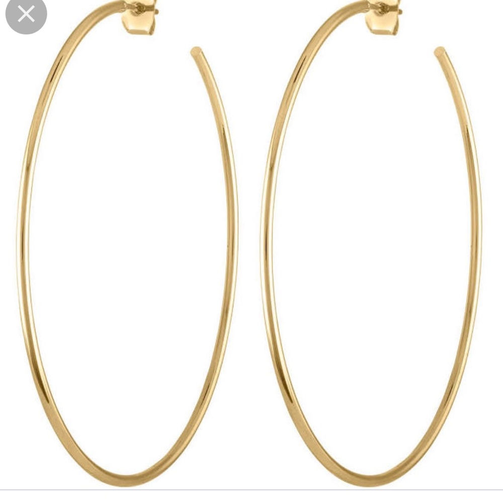 Lili Claspe Gold Hoop earrings